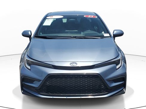 Used 2025 Toyota Corolla SE FWD image 2