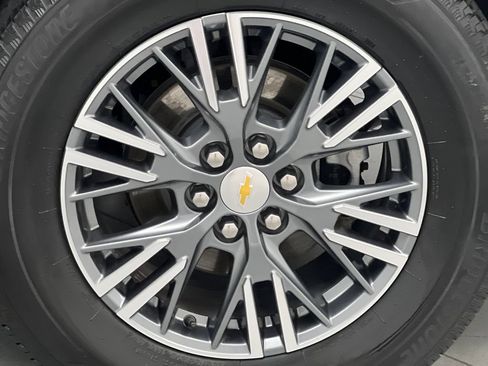 Used 2024 Chevrolet Traverse LT FWD image 77