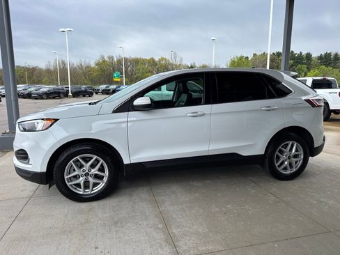 Certified 2024 Ford Edge SEL w/ Convenience Package AWD/4WD image 4