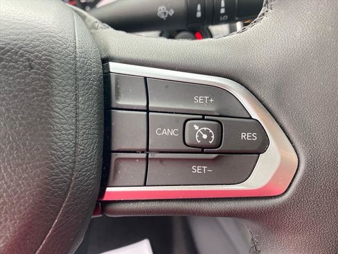 Used 2023 Jeep Compass Latitude w/ Convenience Group AWD/4WD image 19