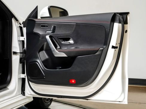 Used 2023 Mercedes-Benz CLA 250 4MATIC image 41