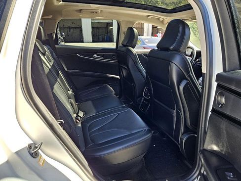 Used 2022 Lincoln Nautilus Reserve w/ Luxury Package image 14