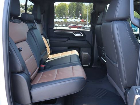 Used 2025 Chevrolet Silverado 2500 High Country w/ Technology Package AWD/4WD image 18