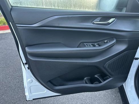 New 2025 Jeep Grand Cherokee Laredo X image 10