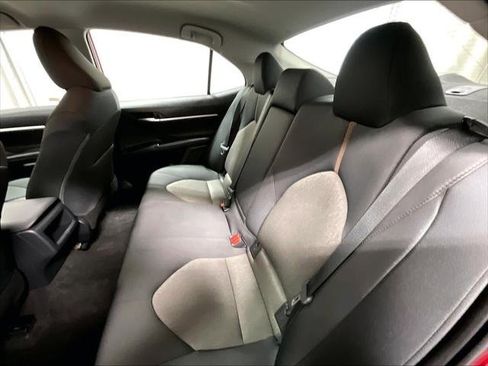 Used 2020 Toyota Camry LE w/ Convenience Package image 15