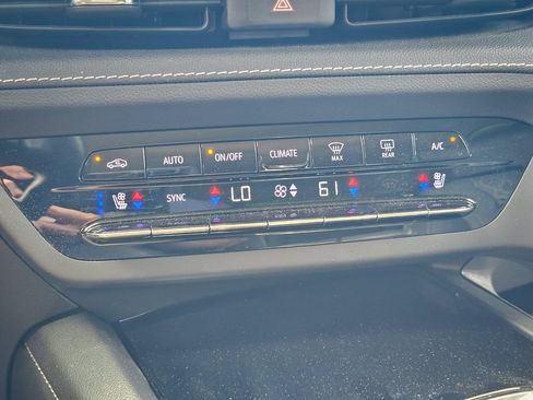 Used 2021 Buick Envision Avenir AWD/4WD image 29