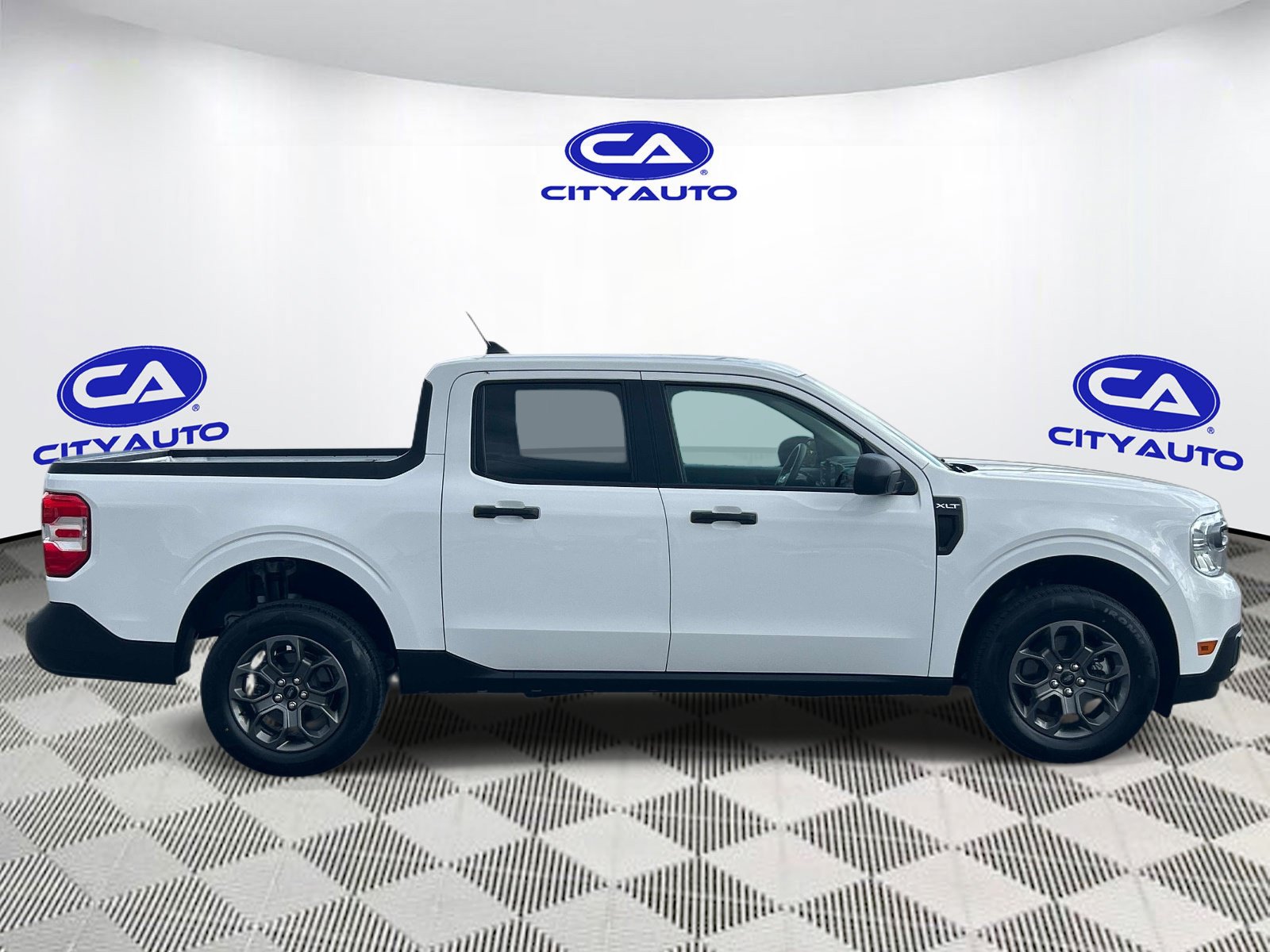 Used 2024 Ford Maverick XLT FWD image 2