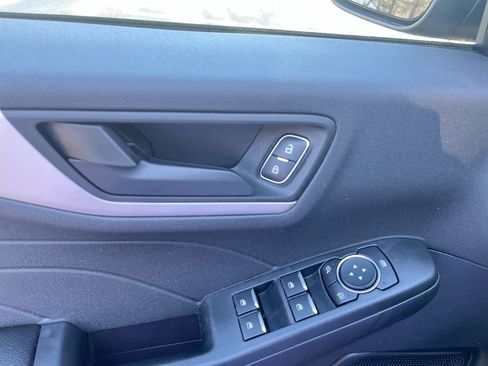 Used 2022 Ford Escape SE w/ SE Sport Appearance Package image 13