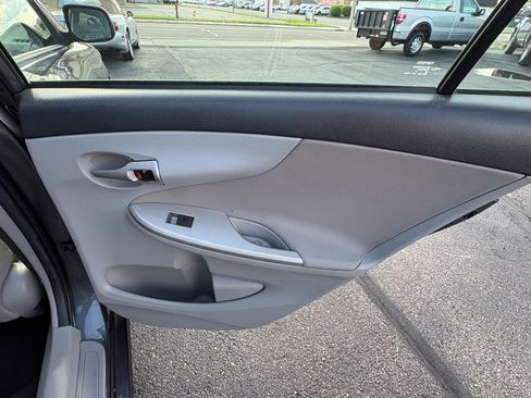 Used 2013 Toyota Corolla LE FWD image 14