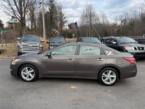 Used 2013 Nissan Altima 2.5 SL w/ Technology Pkg image 4