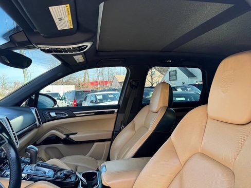 Used 2017 Porsche Cayenne Platinum Edition w/ Premium Package (PJV) image 24