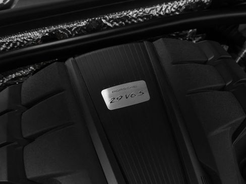 Certified 2025 Porsche Macan S image 18