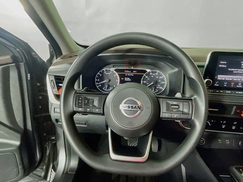 Used 2021 Nissan Rogue S FWD image 11