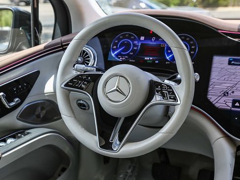 Used 2023 Mercedes-Benz EQS 580 4MATIC SUV image 13