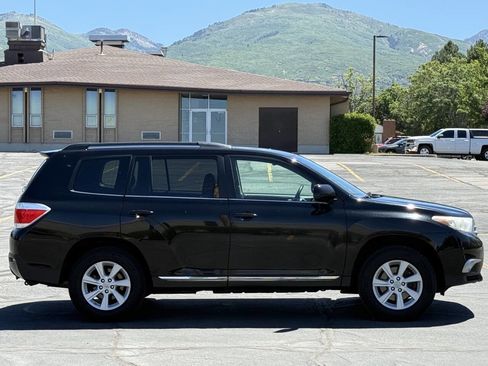 Used 2012 Toyota Highlander SE w/ Tow Pkg AWD/4WD image 4