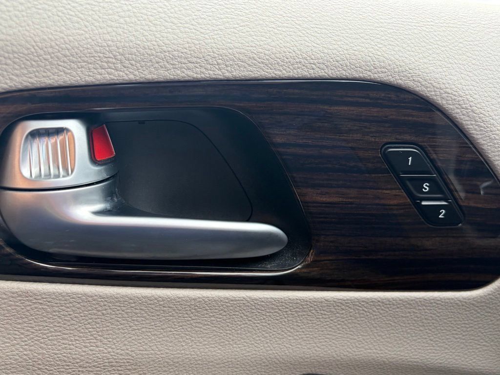 Used 2024 Chrysler Pacifica Limited FWD image 61