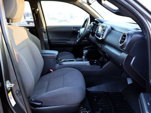 Used 2019 Toyota Tacoma TRD Sport w/ Technology Package image 14