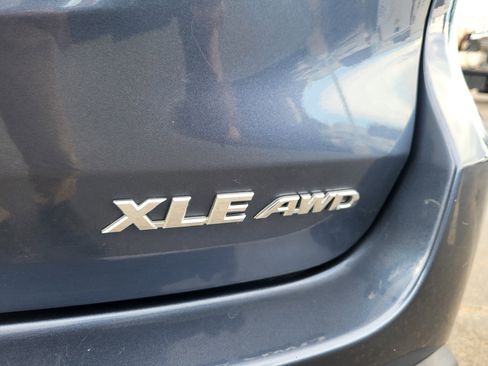 Used 2017 Toyota Highlander XLE image 17