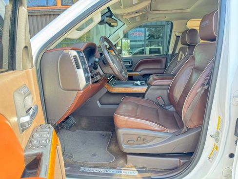 Used 2017 Chevrolet Silverado 2500 High Country w/ Duramax Plus Package AWD/4WD image 12
