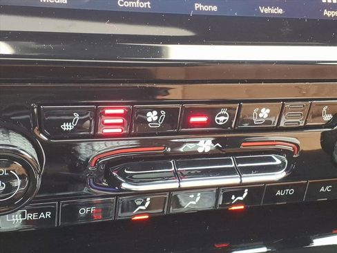 New 2025 Jeep Grand Cherokee Summit image 22