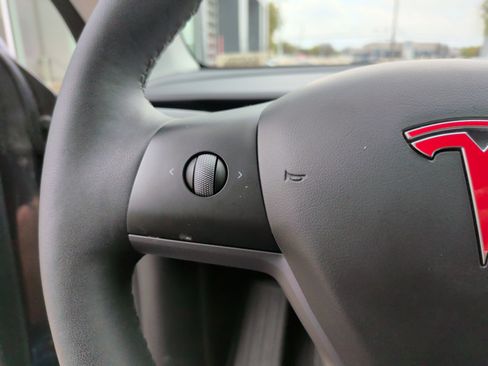 Used 2024 Tesla Model Y Long Range image 19