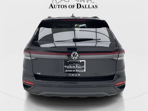 Used 2025 Volkswagen Taos SE FWD image 9