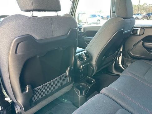 Certified 2025 Jeep Wrangler Unlimited Rubicon image 29