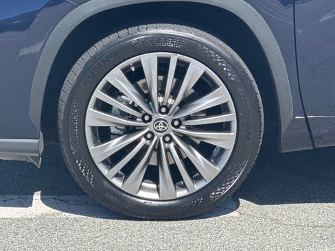 Used 2020 Toyota Highlander Platinum FWD image 26