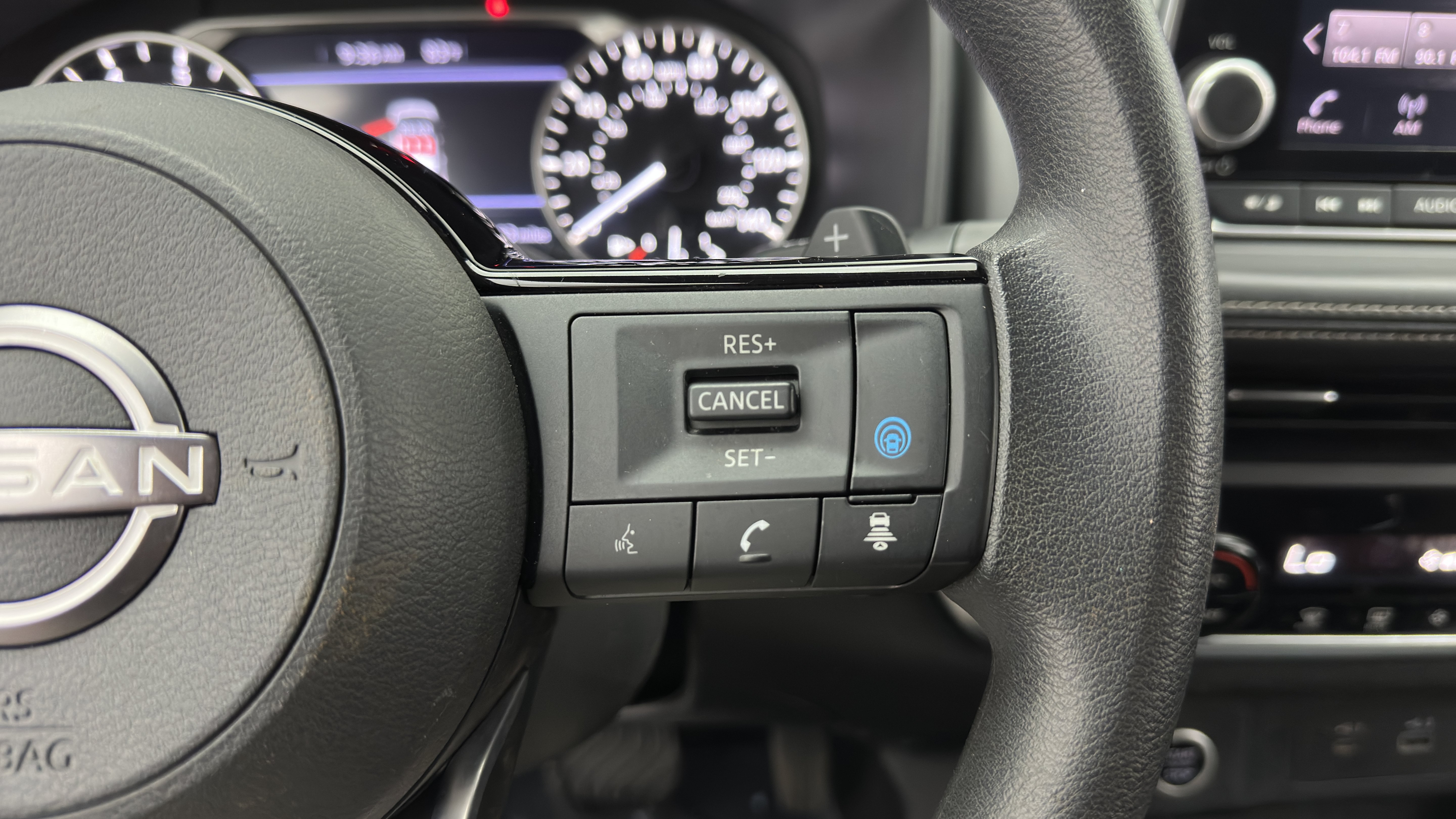 Used 2023 Nissan Rogue SV FWD image 23