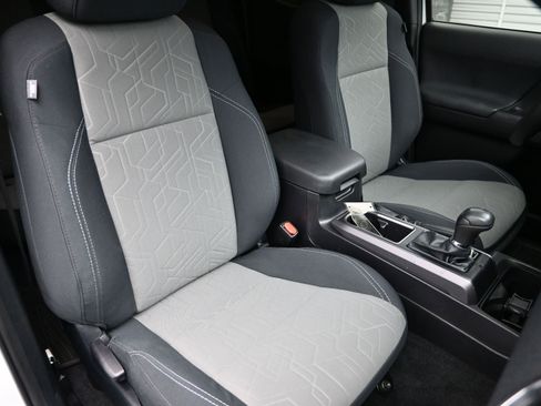 Used 2022 Toyota Tacoma TRD Sport image 37