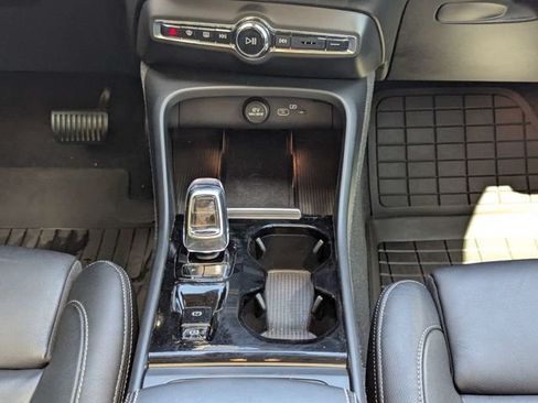 Used 2024 Volvo XC40 B5 Ultimate w/ Climate Package AWD/4WD image 19