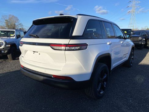 New 2025 Jeep Grand Cherokee Laredo image 4