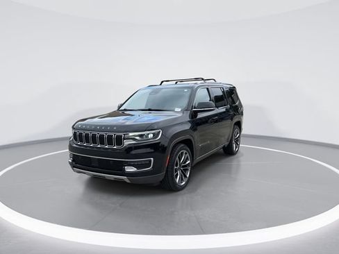 Used 2022 Jeep Wagoneer Series III w/ Premium Group I AWD/4WD image 2