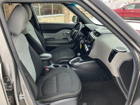 Used 2015 Kia Soul + image 14