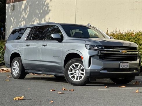 Used 2024 Chevrolet Suburban LT image 2