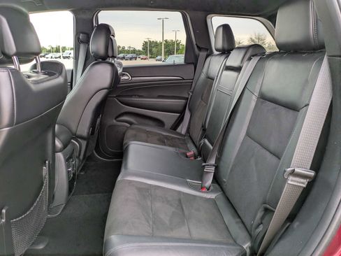 Used 2019 Jeep Grand Cherokee Laredo w/ Laredo X Package AWD/4WD image 16