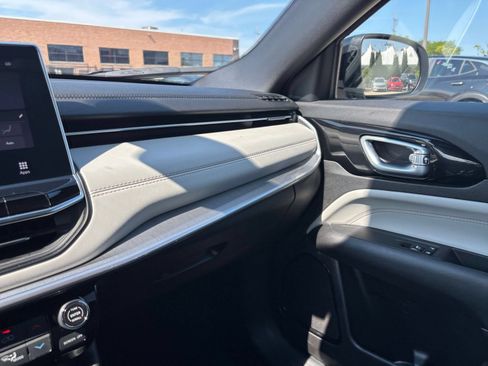 Used 2025 Jeep Compass Limited AWD/4WD image 36