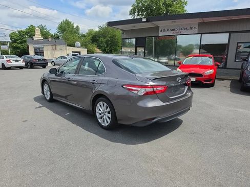 Used 2019 Toyota Camry LE w/ Carpet Mat Package FWD image 5