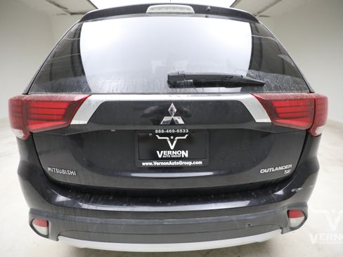 Used 2016 Mitsubishi Outlander SE FWD image 3
