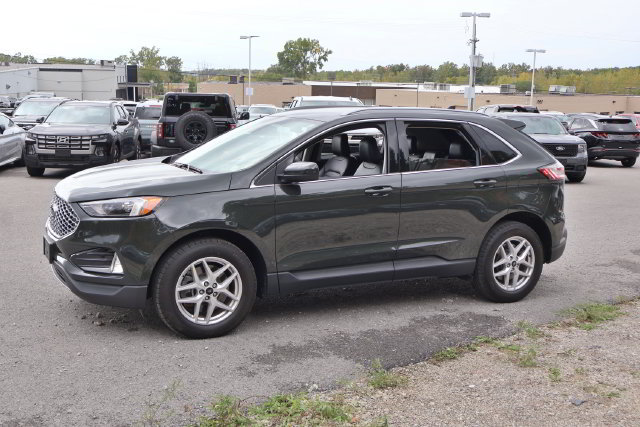 Used 2024 Ford Edge SEL w/ Convenience Package AWD/4WD image 4