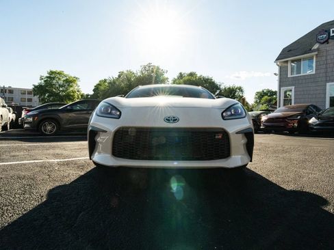 Used 2022 Toyota GR86 Premium w/ ALL Weather Mat Package (TMS) RWD image 9