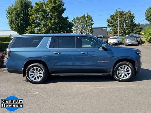 Used 2025 Chevrolet Suburban Premier AWD/4WD image 8