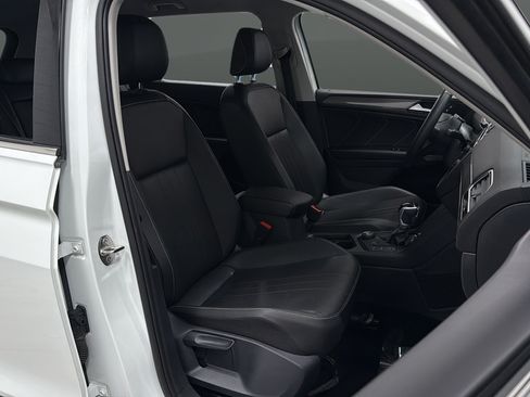 Used 2024 Volkswagen Tiguan SE AWD/4WD image 23
