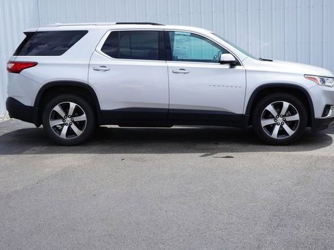Used 2018 Chevrolet Traverse LT FWD image 2