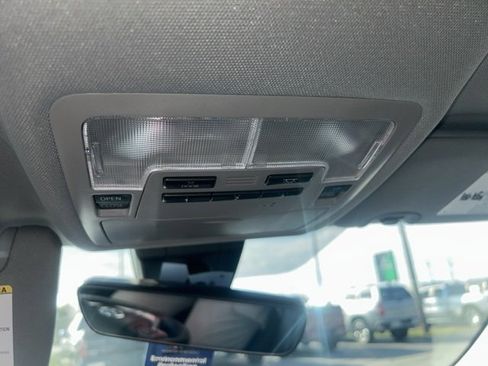 Used 2018 Toyota Highlander XLE image 29