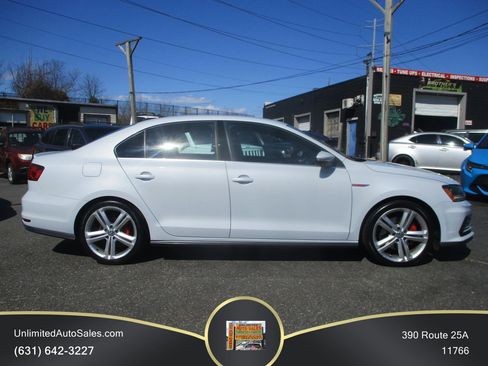 Used 2017 Volkswagen Jetta GLI FWD image 4