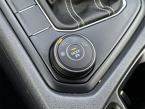 Used 2022 Volkswagen Taos SE image 28