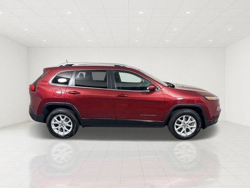 Certified 2017 Jeep Cherokee Latitude w/ Cold Weather Group AWD/4WD image 5