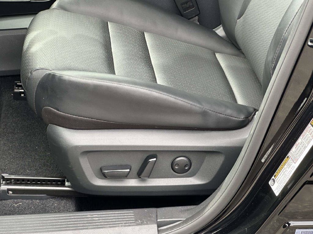 Certified 2025 Nissan Rogue SV w/ SV Premium Package AWD/4WD image 14