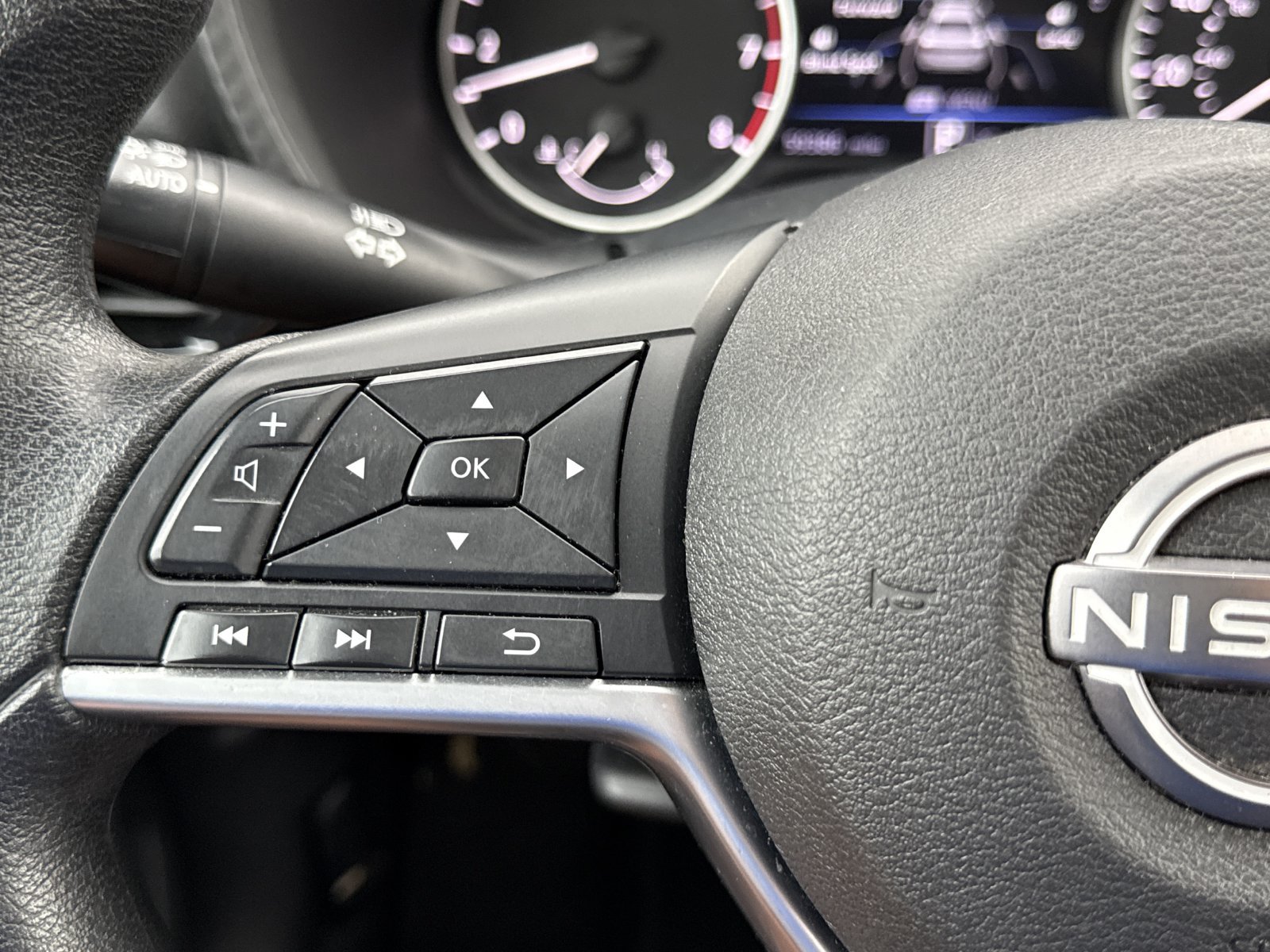 Used 2024 Nissan Sentra SV FWD image 19